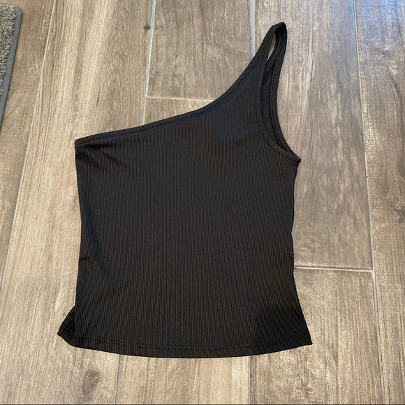 Forever 21 Tops - NEW Black One Shoulder Ribbed Crop Top